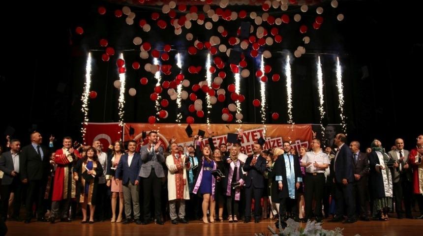 NEVÜ 4 bin 210 öğrencisini mezun etti