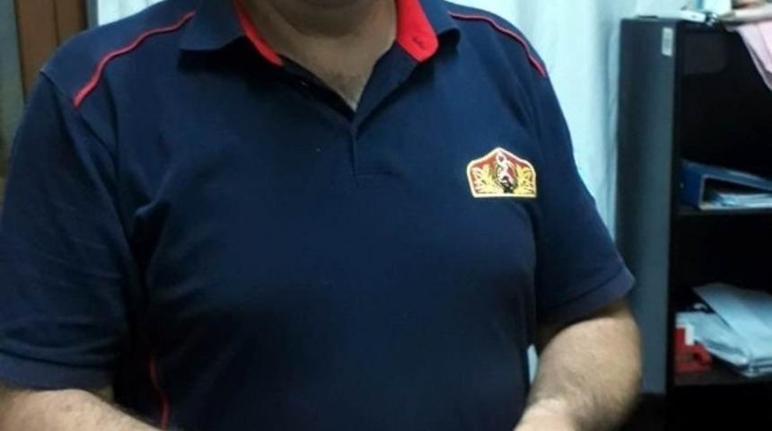 Çatıdaki ipe asılı kalan ebabil kuşunu itfaiye kurtardı