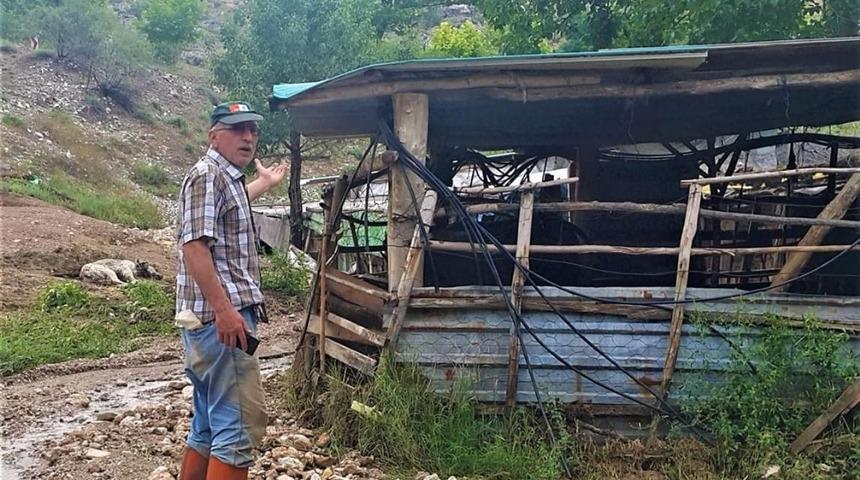 Nallıhan&rsquo;da selden hayvanlarını son anda kurtardılar