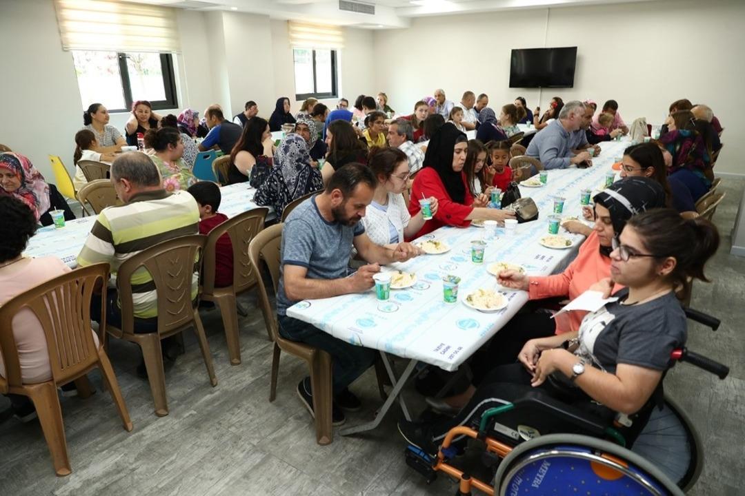 &Ouml;zel &ouml;ğrenciler aileleri ile doyasıya eğlendi