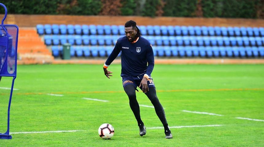 Medipol Başakşehir Emmanuel Adebayor ile yollarını ayırdı