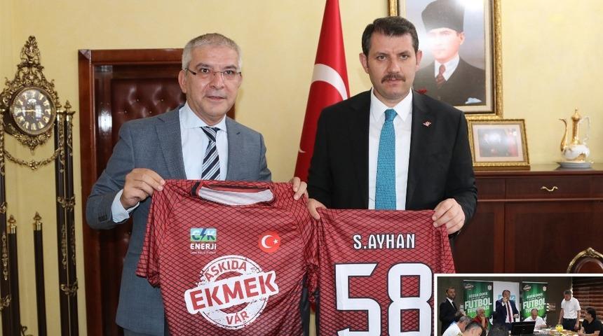 Askıda ekmekte top sahada