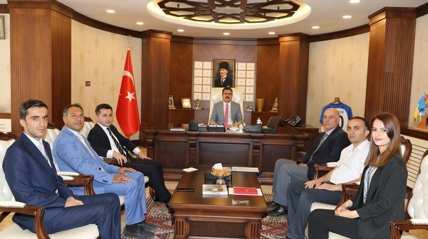 Mikro Kredi Diyarbakır B&ouml;lge M&uuml;d&uuml;r&uuml; Taş&rsquo;tan Vali Akbıyık&rsquo;a ziyaret