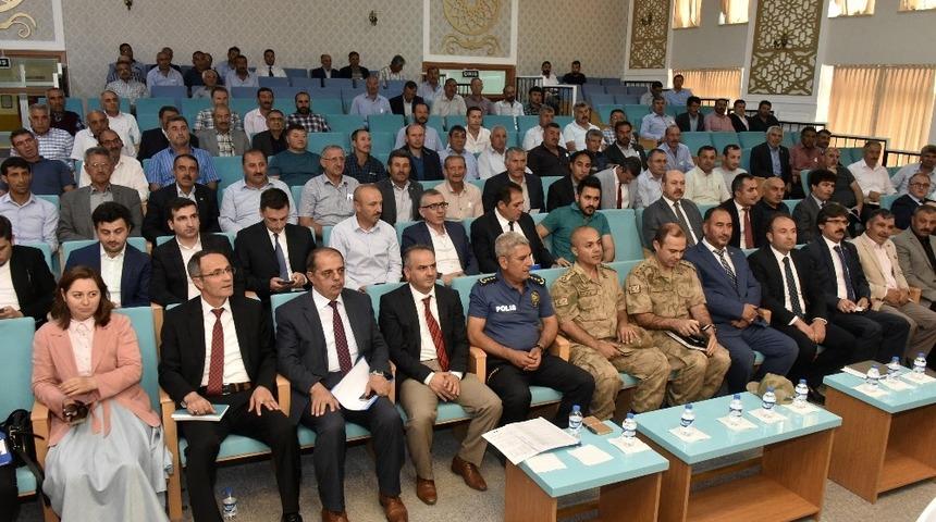 Vali Taşbilek Kelkit&rsquo;te muhtarlarla bir araya geldi