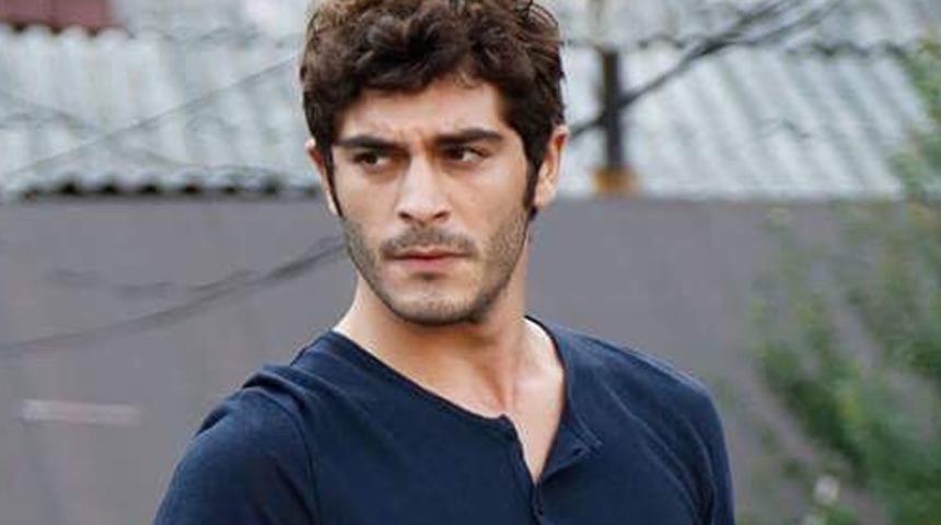 Ünlü oyuncu Burak Deniz askere gitti