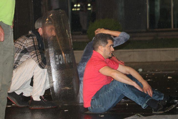 Gürcistan'da protestocular parlamentoyu kuşattı G2