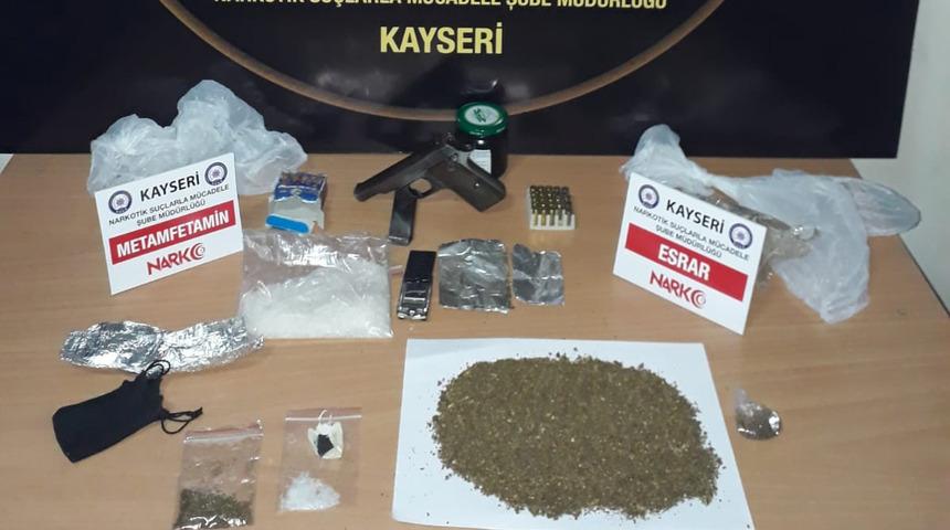 Kayseri'de uyuşturucu operasyonu: 12 g&ouml;zaltı