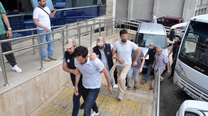 FET&Ouml;&rsquo;dan g&ouml;zaltına alınan &ouml;ğretmen, polis ve doktorlar adliyeye sevk edildi