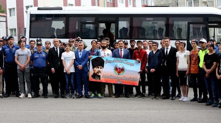 Vali Masatlı, Öğrencileri Çanakkale’ye uğurladı