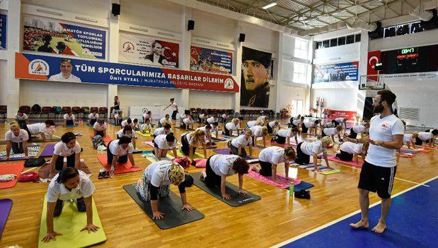 Muratpaşa’da Dünya Yoga Günü etkinliği