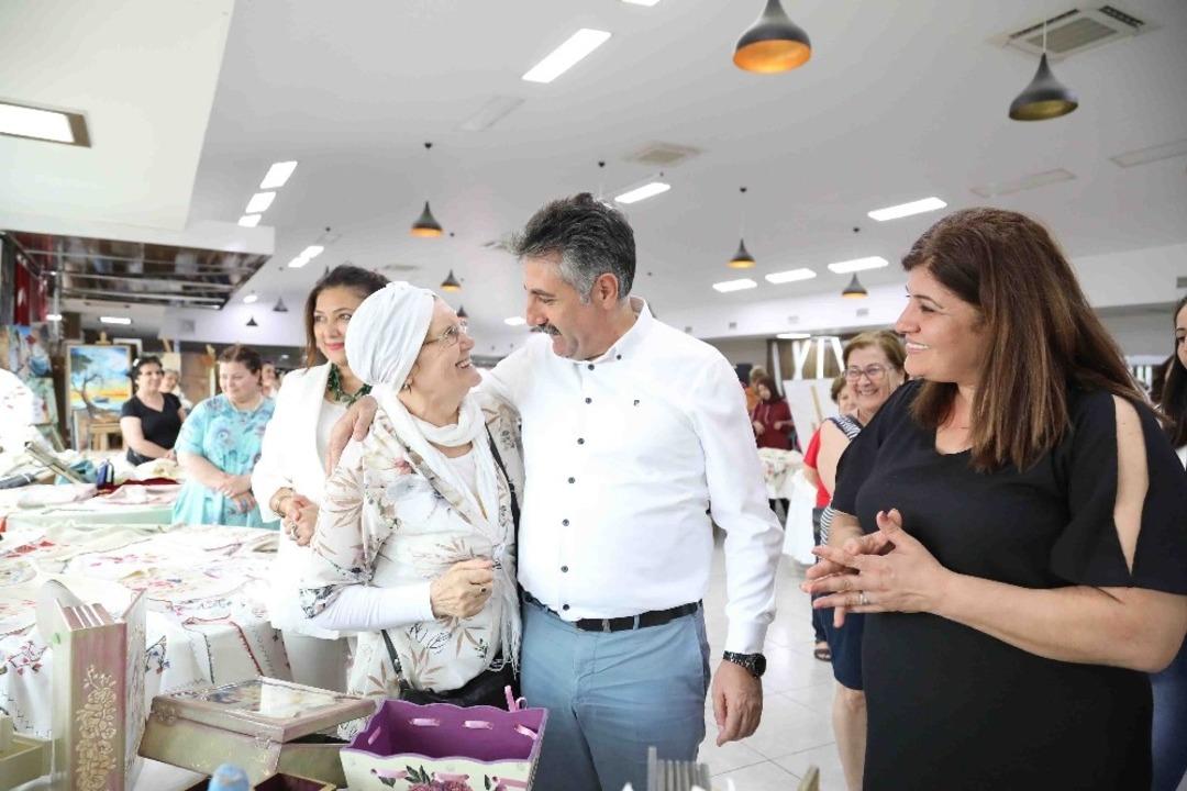 Bayraklı&rsquo;da kursiyerlerden yılsonu sergisi