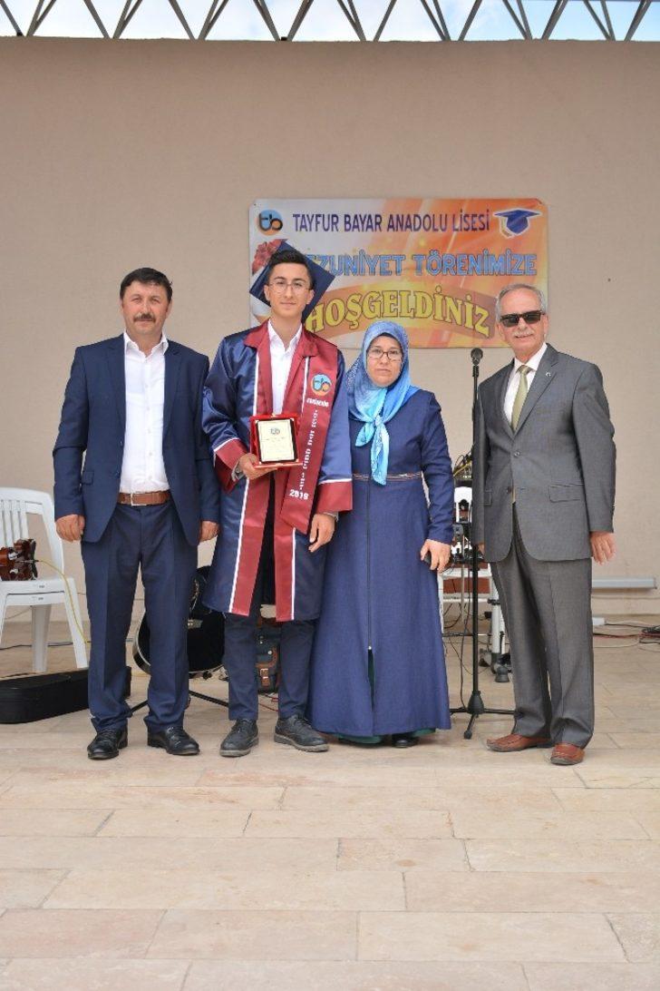 Eskişehir Tayfur Bayar Anadolu Lisesi’nin mezuniyet töreni coşkulu geçti G5