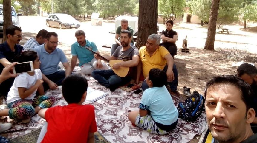Öğretmenler doğa yürüyüşü ve piknik ile stres attı