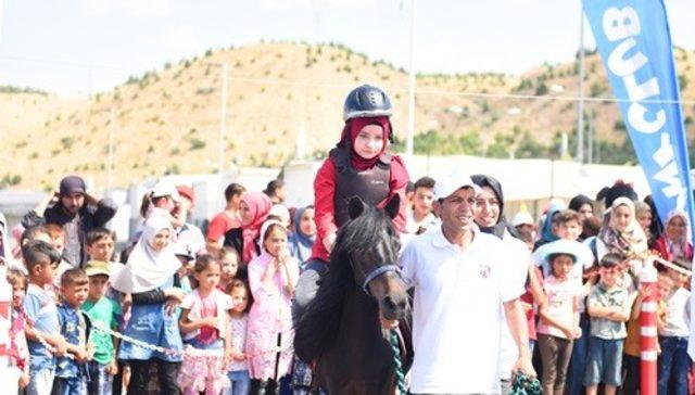 Mülteci çocuklar gönüllerince eğlendi