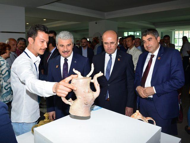 Halk Eğitim Merkezi, yıl sonu sergisine yoğun ilgi