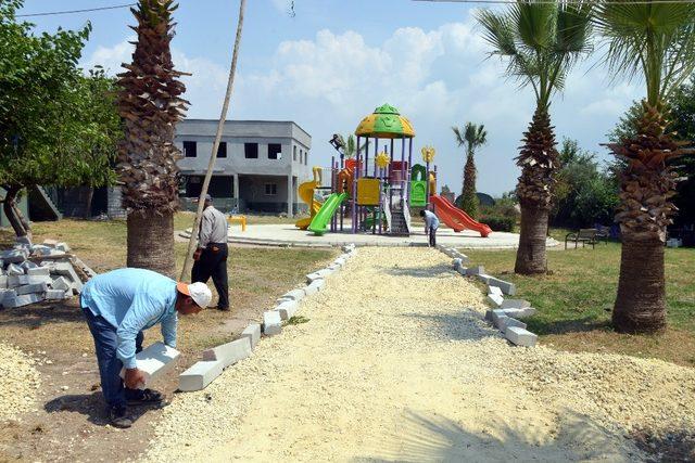 Akdeniz’de okul, cami, mezarlık ve türbelere bakım