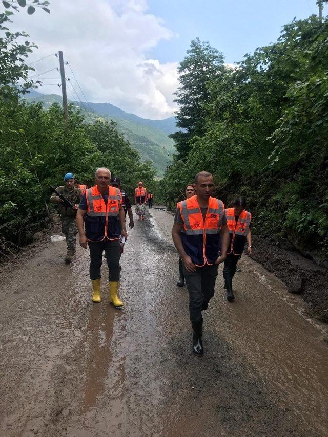 Trabzon’un Araklı ilçesindeki selin ardından afet bölgesinde çalışmalar sürüyor