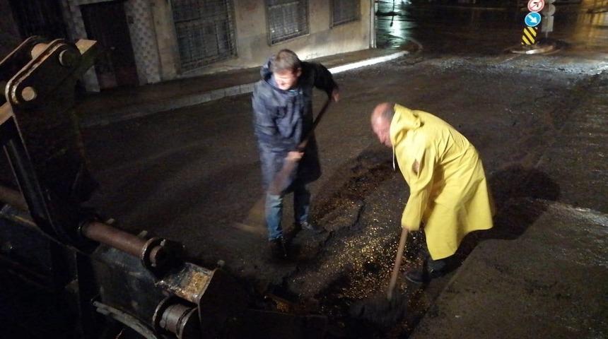 Ortahisar Belediyesi gece boyunca yağmur sularıyla m&uuml;cadele etti