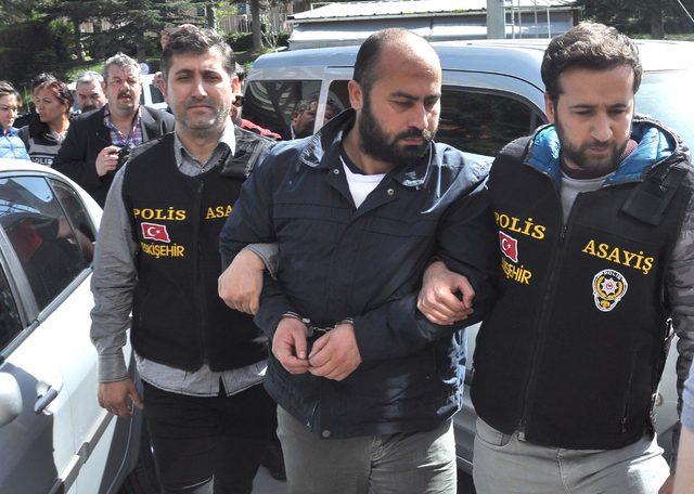 4 akademisyenin katili, ilk duruşmada başını duvara vurup hakaretler yağdırdı 4