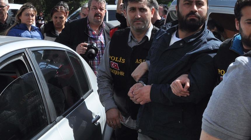 4 akademisyenin katili, ilk duruşmada başını duvara vurup hakaretler yağdırdı