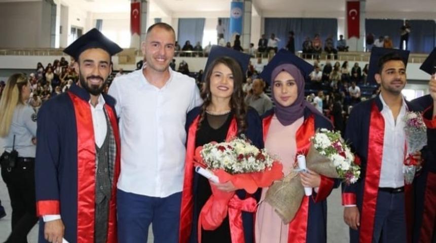 ER&Uuml;&rsquo;n&uuml;n Milli Akademisyenleri Gen&ccedil;lere Taş &Ccedil;ıkartıyor