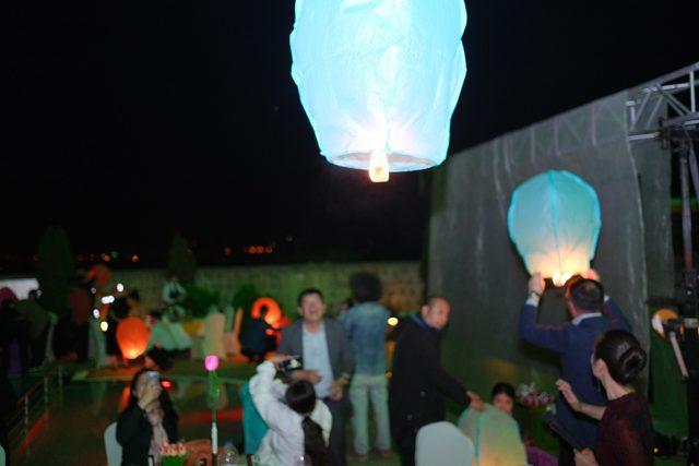 Çinli turistler Kapadokya'da dilek balonu uçurdu