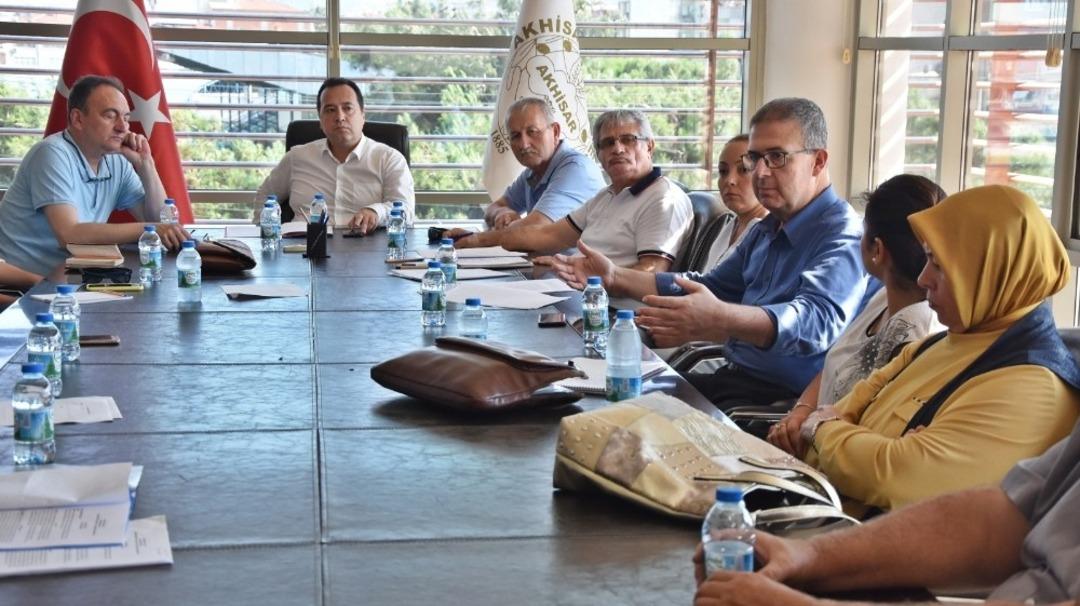 Akhisar Belediyesi, başıboş sokak hayvanları i&ccedil;in toplandı