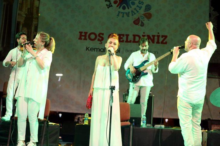 Küçükçekmece’de Kardeşlik Festivali’nde "Kardeş Türküler" sahne aldı G1
