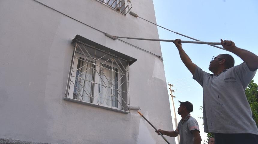 Toroslar’da Renkli Adalar Projesiyle binaların dış cepheleri boyanıyor