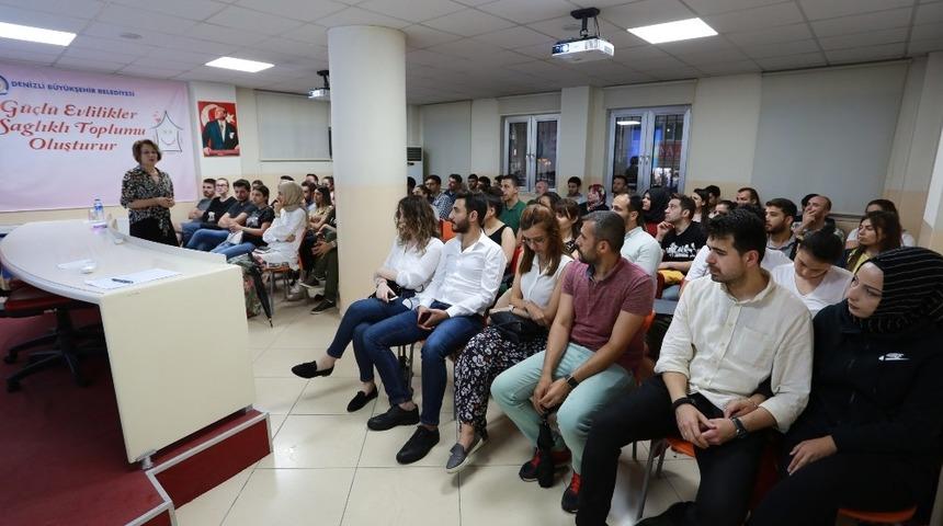 Evlilik Okulu&rsquo;nun 40. d&ouml;nem eğitimlerine 40 &ccedil;ift katıldı.