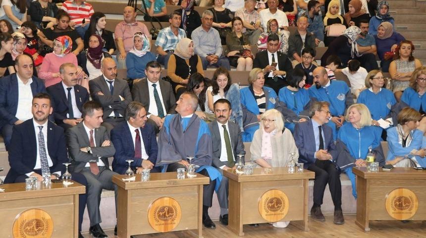 Kapadokya &Uuml;niversitesi&rsquo;nde mezuniyet t&ouml;reni yapıldı