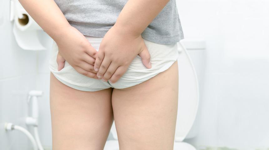 Akılalmaz ceza! 5 yaşındaki çocuk dışkısının üzerine zorla oturtuldu!