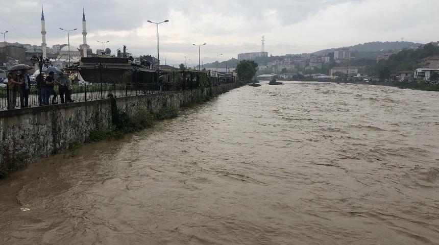 Çay kıyısında, ‘Ya taşarsa’ nöbeti