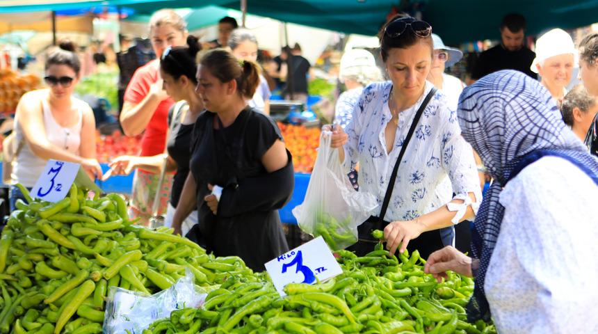 Fiyatlardaki düşüş vatandaşı sevindirdi! 8 liraya satılan domatesin kilosu 1,50 TL'den satılıyor