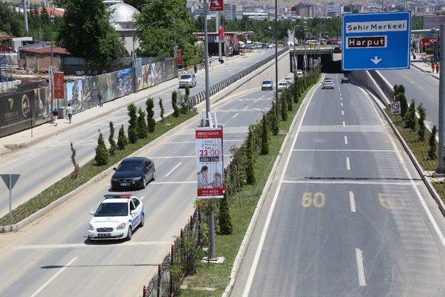 Elazığ Belediyesi, afetin izlerini siliyor