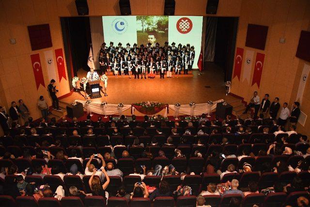 Adıyaman Üniversitesi Tıp Fakültesinde mezuniyet coşkusu