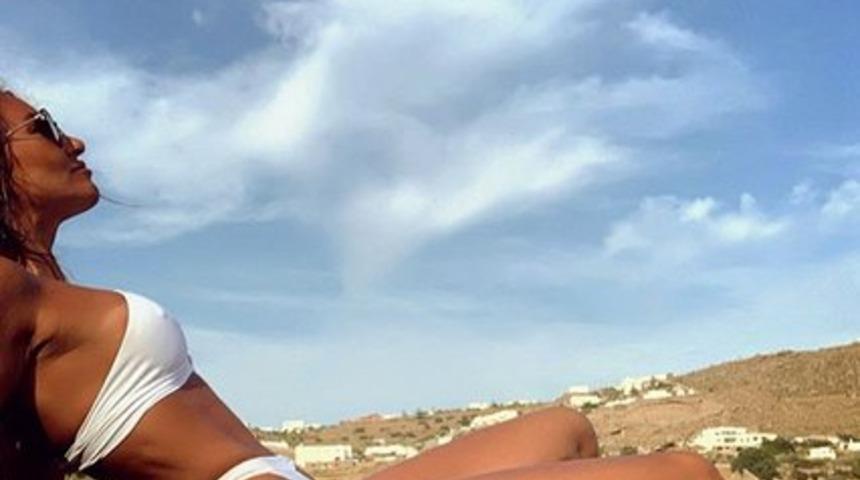 Eda Taşpınar'dan beyaz bikinili paylaşım