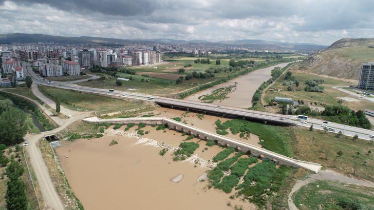 Aşırı yağışlar Kızılırmak'ın rengini değiştirdi G2