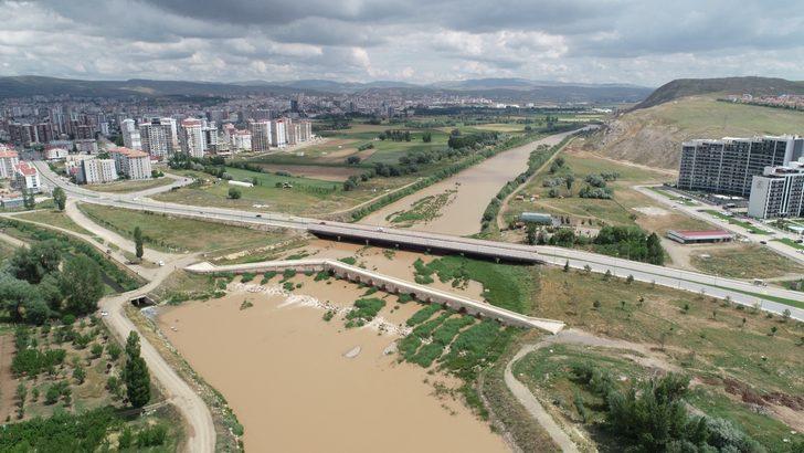 Aşırı yağışlar Kızılırmak'ın rengini değiştirdi G3