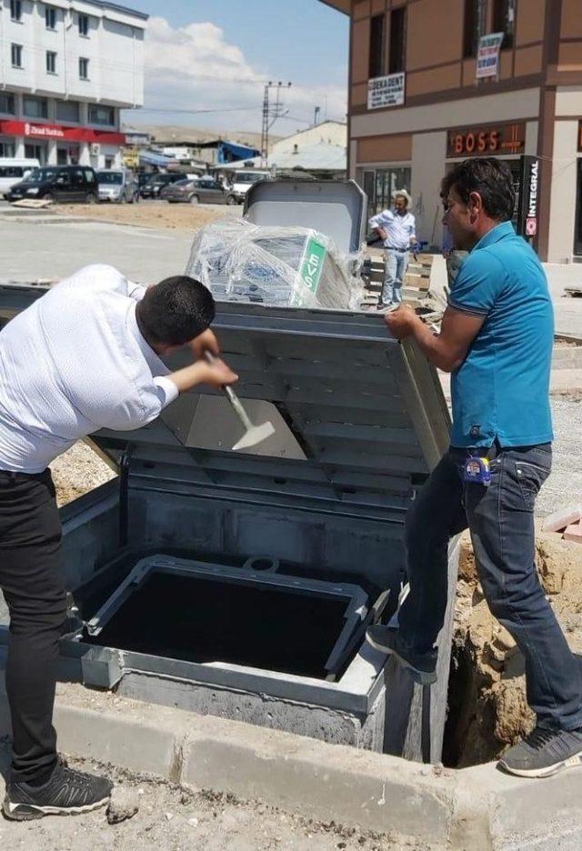 Erciş Belediyesinden yeraltı çöp konteyner sistemi