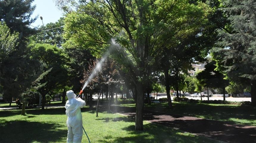 Şahinbey&rsquo;de parklar ila&ccedil;lanıyor