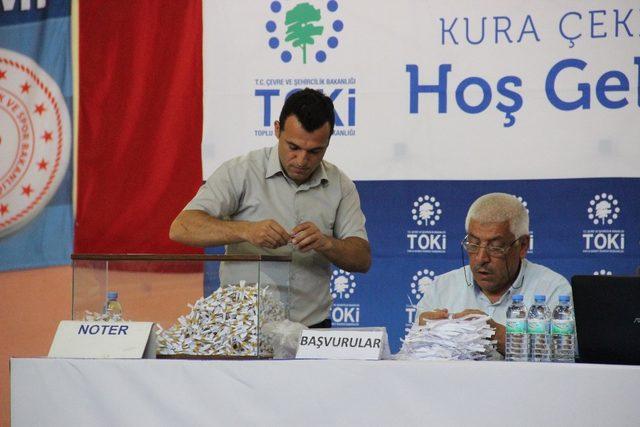 Karaman’da TOKİ’nin yaptığı 364 konut için kura çekimi yapıldı