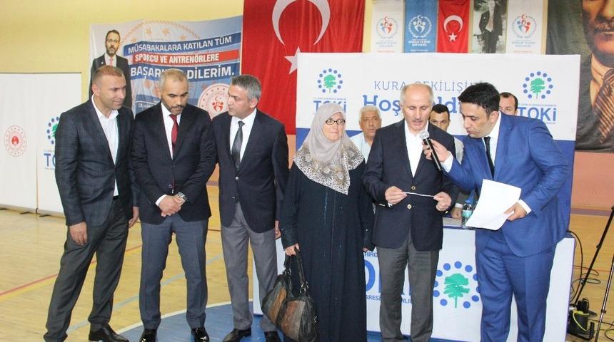 Karaman&rsquo;da TOKİ&rsquo;nin yaptığı 364 konut i&ccedil;in kura &ccedil;ekimi yapıldı