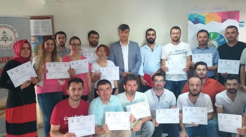 &Ouml;ğretmenlerin mesleki gelişimlerine katkı