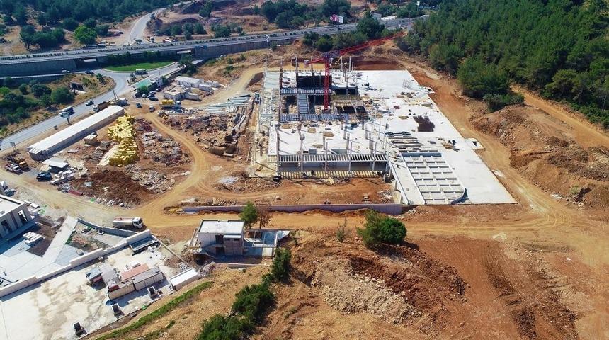 Başkan G&uuml;r&uuml;n Bodrum otogarında incelemelerde bulundu