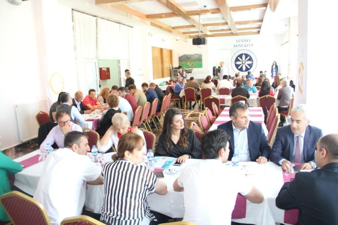 Ardahan&rsquo;da turizm sekt&ouml;r&uuml;n&uuml;n sorunları &ccedil;alıştayda tartışıldı