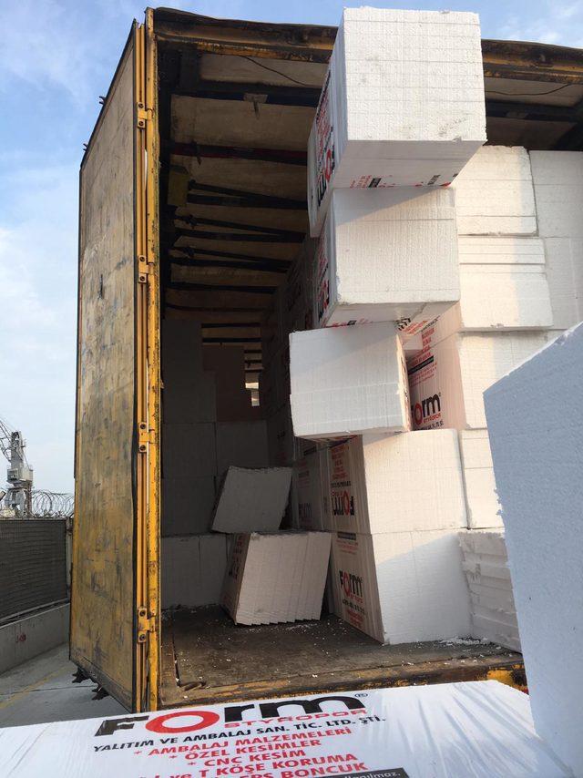 TIR dorsesinde KKTC ye gitmeye &ccedil;alışan ka&ccedil;ak g&ouml;&ccedil;menler yakalandı 3