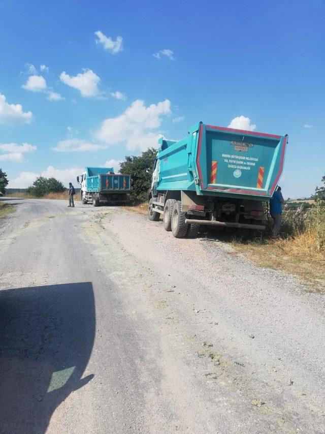 Yağmur sonrası bozulan yollarda çalışma