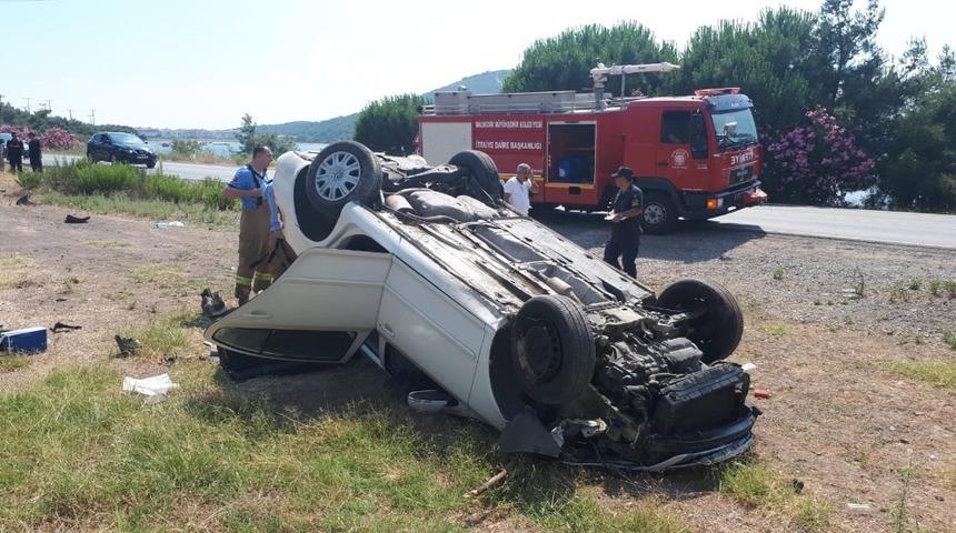 Balıkesir’de otomobil takla attı: 2 yaralı