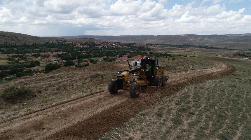 &Ccedil;ift&ccedil;iye hasatta kolaylık i&ccedil;in tarla yolları a&ccedil;ıldı